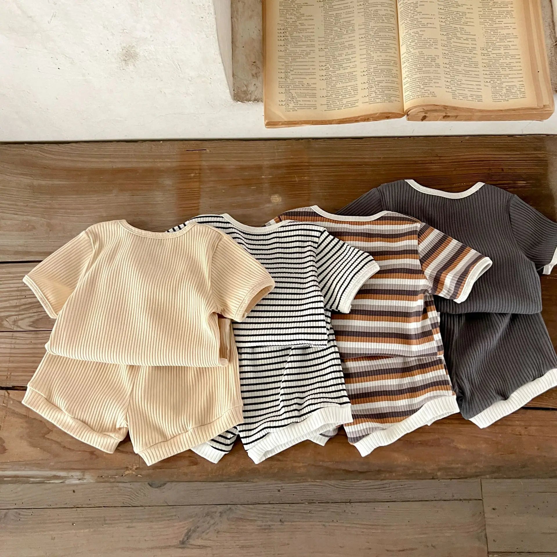 Korean Version Summer Kids Baby Girls Boys Short Sleeve Striped Top Tees +shorts Pants Infant Cute Pure Cotton Clothing Set.