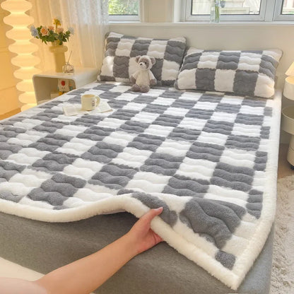 Checkered A-Class Thick Quilted Mattress 1 Pcs Warm Antibacterial Bed Pad for Autumn Winter Super Soft Fits Mattress for Single