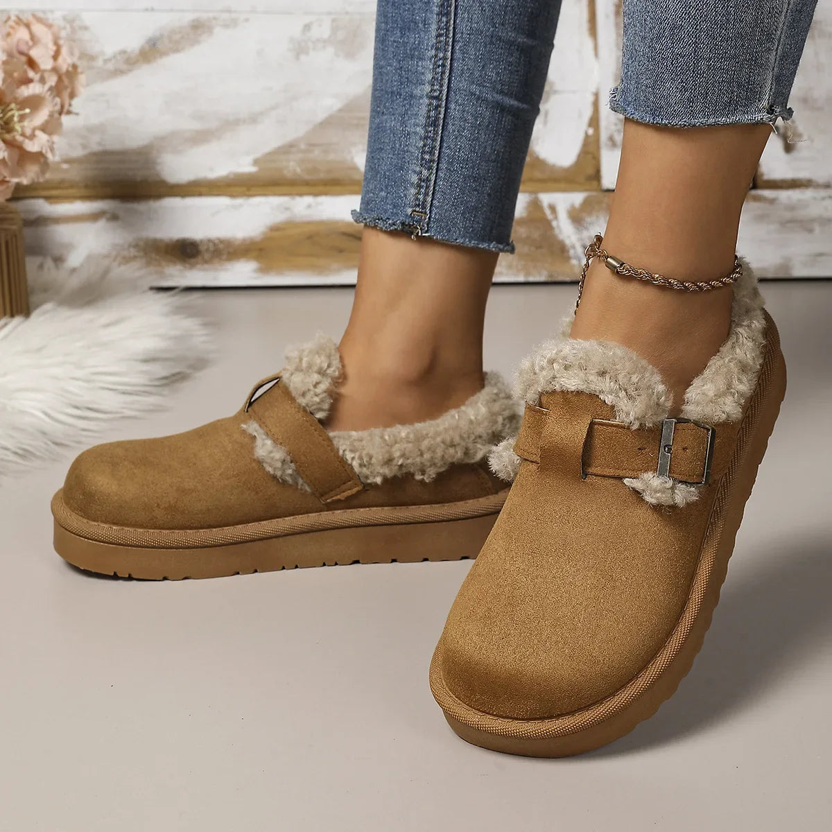 New 2025 Winter Women's Boots Plush Fashion Retro Bean Shoes Cotton Women's Flat Sole Slippers Platform Women Boots.