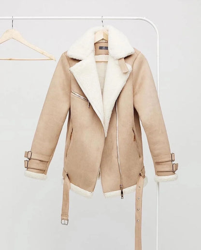 Die neue Damenjacke mit extra dicker, warmer und extra dicker Lammfeder-Reiterjacke mit Kunstfell