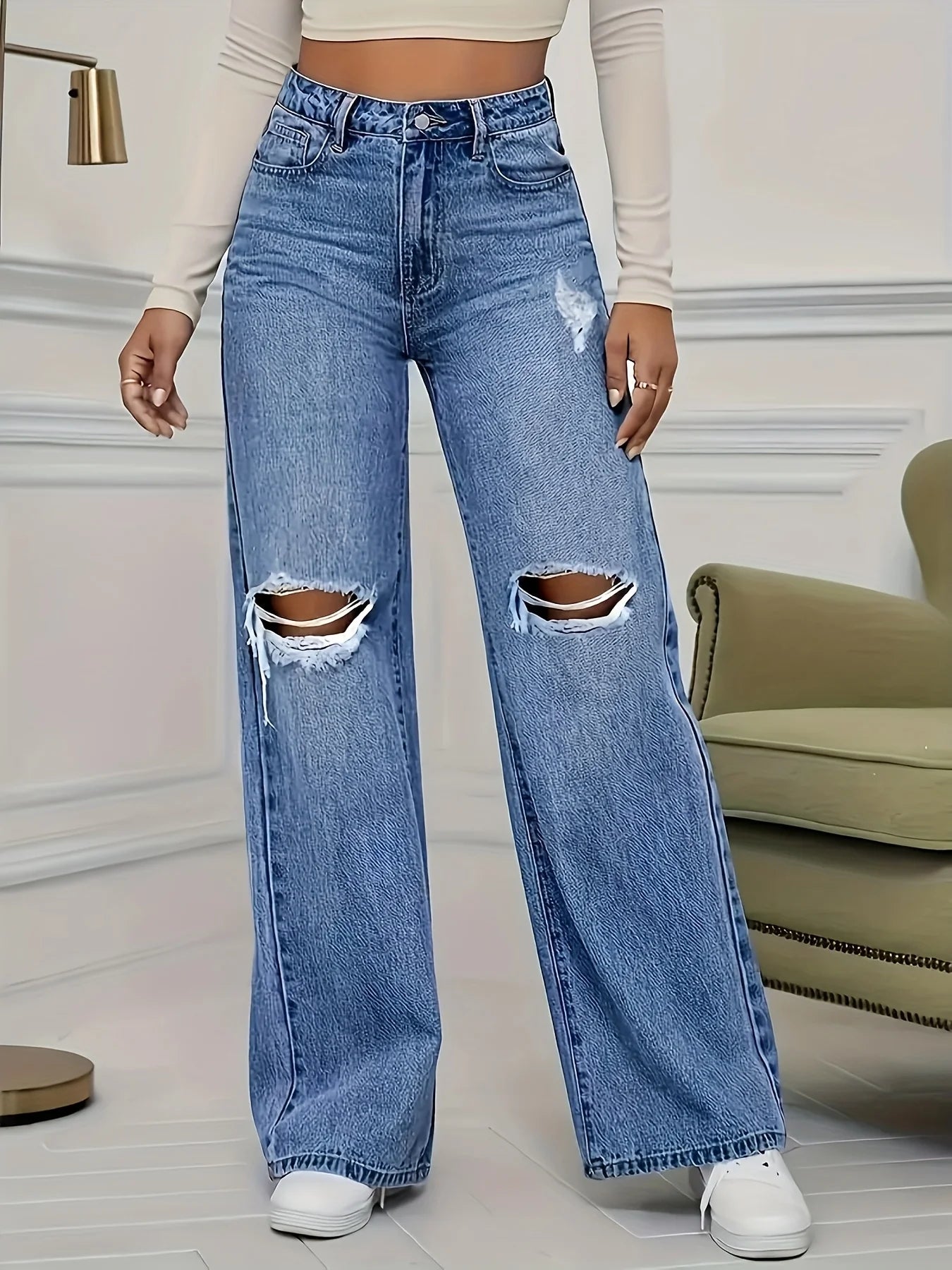 Women's High-Waisted Straight Leg Denim Jeans with Ripped Details, Casual and Fashionable Pants.