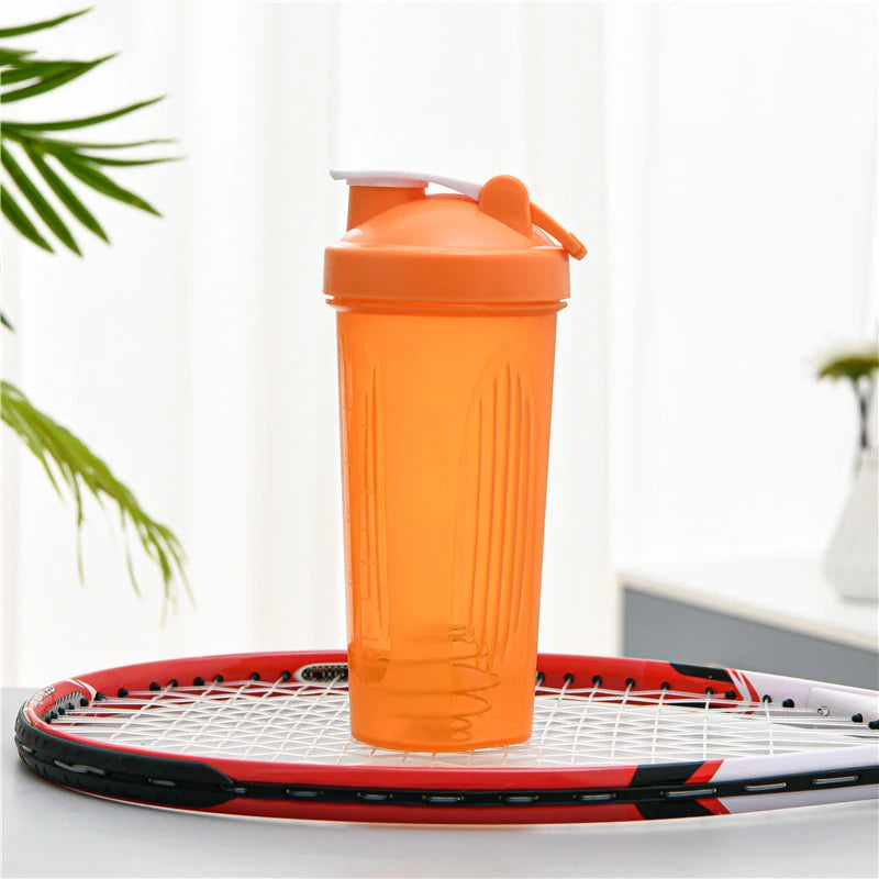 600ml Portable Protein Powder Shaker Bottle Leak Proof Water Bottle for Gym Fitness Training Sport Shaker Mixing Cup with Scale.