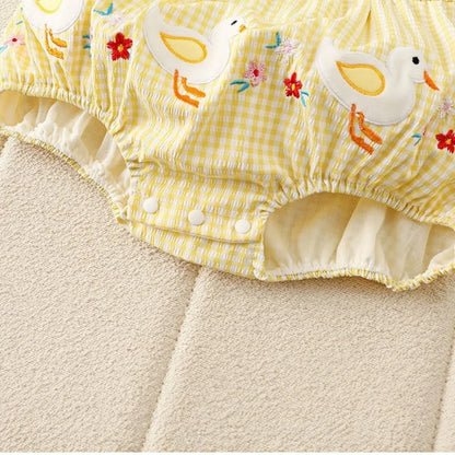 0–2 Jahre Neugeborene Kinder, bezaubernder Baby-Mädchen-Strampler aus Baumwollgaze, gelb kariert, bezauberndes besticktes Enten-Design – weich und süß