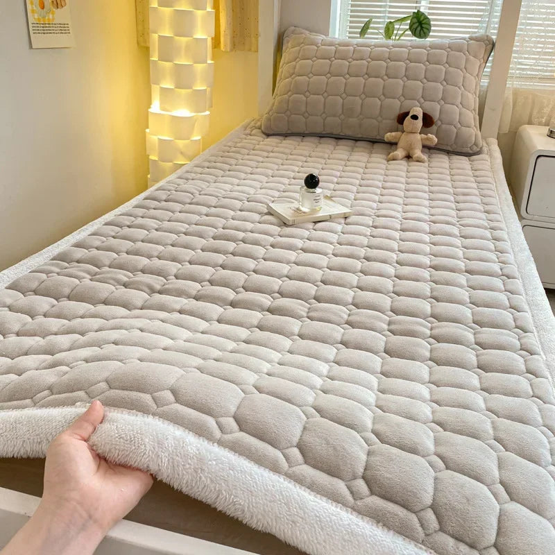 2024 Winter Milk Velvet Bedspread King Size Bed Cover Quilted Mattress Pad Washable Mattress Protector Bed Linen Queen Bedsheet.