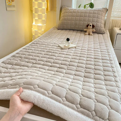 2024 Winter Milk Velvet Bedspread King Size Bed Cover Quilted Mattress Pad Washable Mattress Protector Bed Linen Queen Bedsheet.