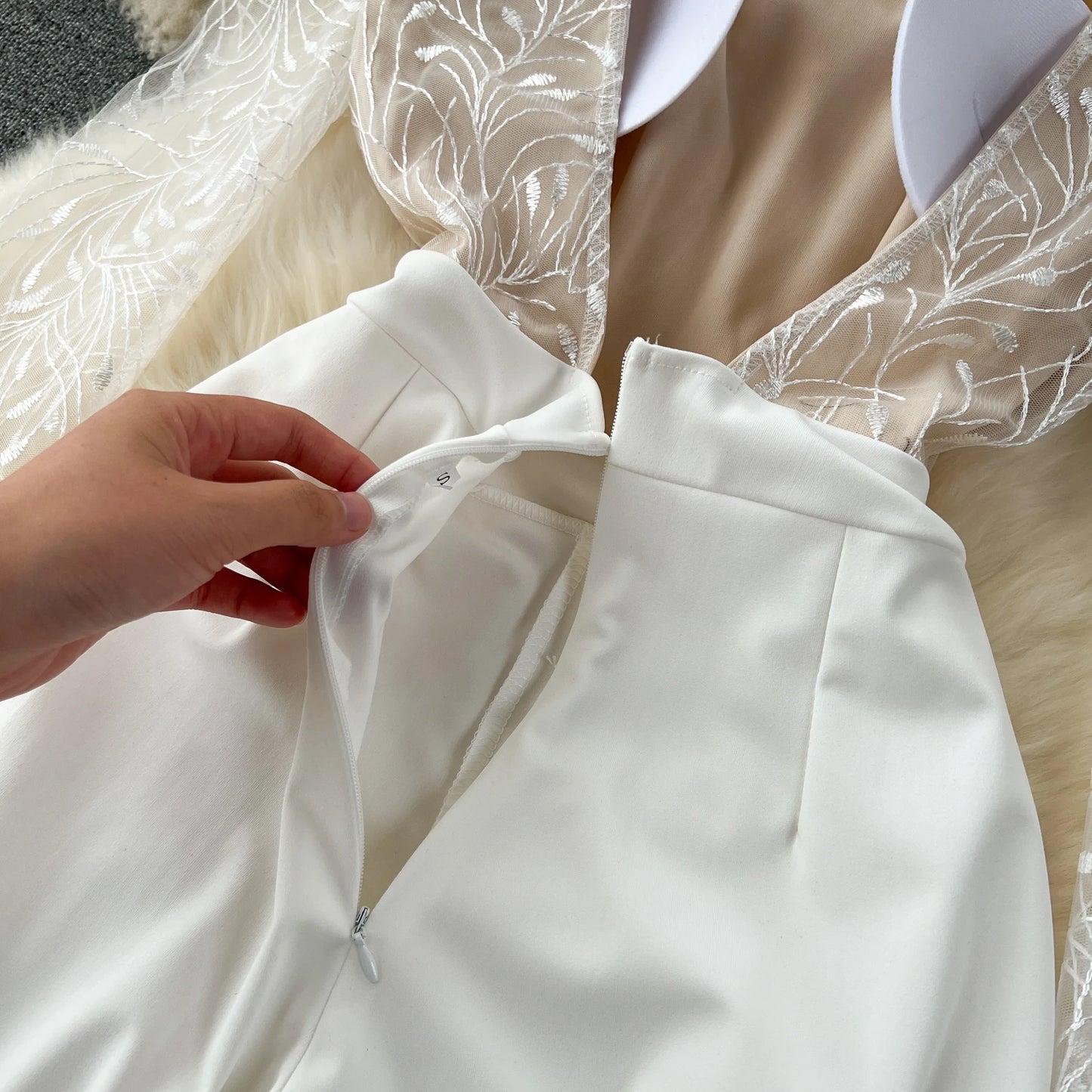 Light Luxury Elegant Women White Backless Jumpsuits Temperament O-neck Puff Long Sleeve Embroidery Female Playsuits.