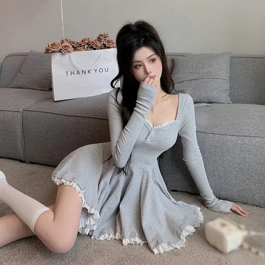 Sexy koreanisches Kleid im französischen Stil, Taille geschlossen, lange Ärmel, Schlüsselbein, freigelegt, süß