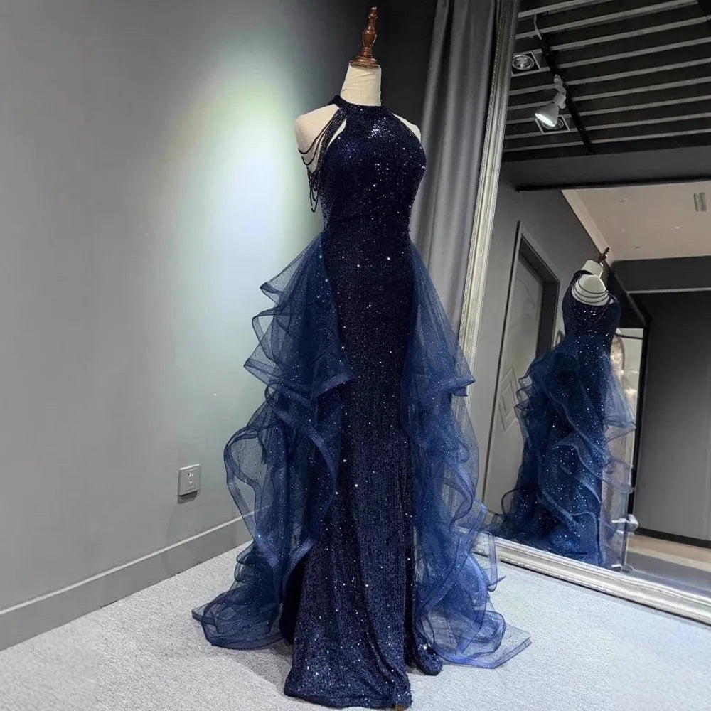 Elegante funkelnde marineblaue Abendkleider, Halt-Perlen-Partykleid, maßgeschneidertes Ballkleid 2025, abgestufte Roben de Soirée, Sweep-Zug.