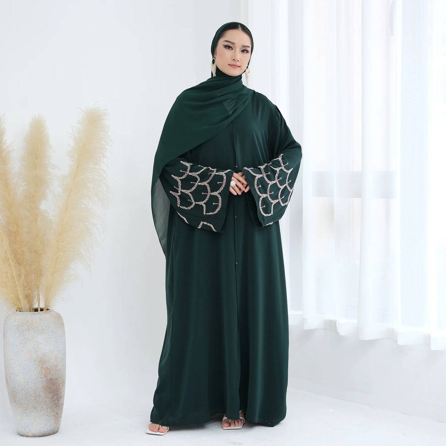 2025 Middle Eastern Islam Outfit for Muslim Women Luxury Dubai Modest Abaya Dress Eid Arabic Cardigan Plain Turkey Kaftan Robe.