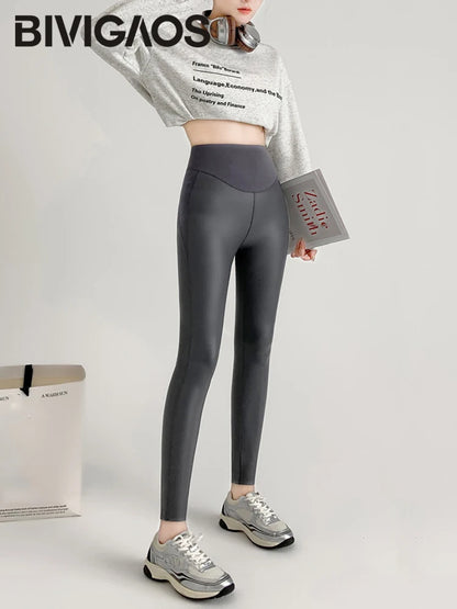 BIVIGAOS Herbst Neue Enge Stretch Leder Hosen Frauen Sharkskin Hohe Taille Spleißen PU Leder Fleece Sexy Leggings Winter Warm