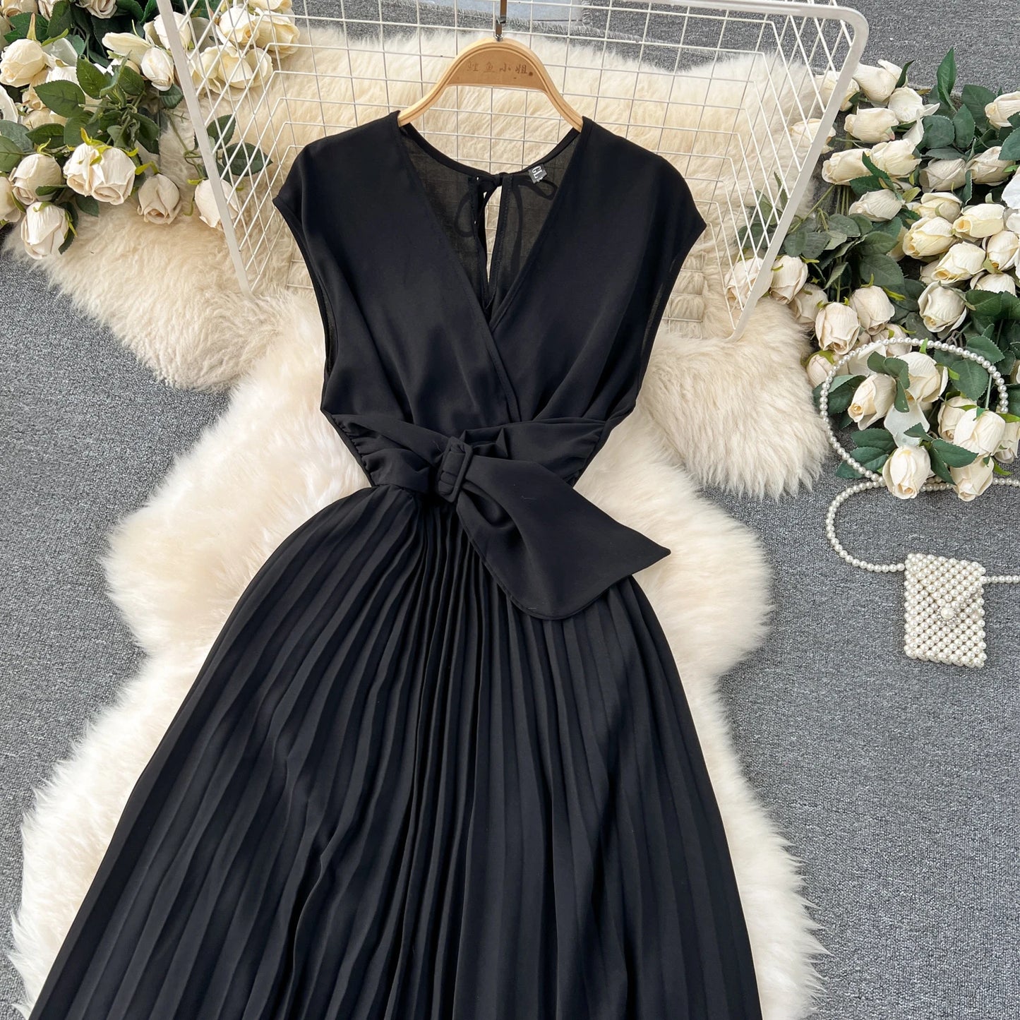 Französisch Vintage elegante Plissee Vneck Kleid A-Linie Mode Chiffon Frühling Herbst ärmellose Vestidos Frauen kleider