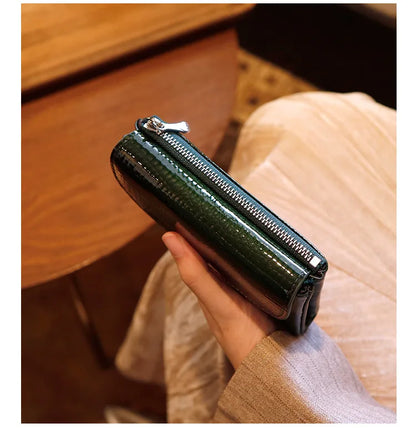 Magnetic Clasp Short Ladies Genuine Leather Wallet 2025 New Alligator Cow Leather Purse Woman RFID Card Holder Mini Clutch.