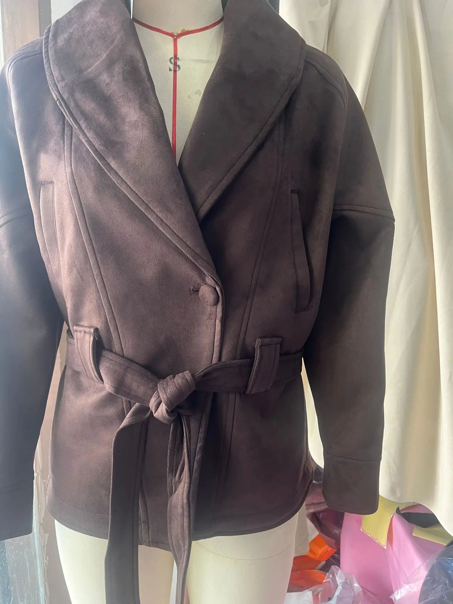 Phantasy Einreihige Schnalle Lässige Wildlederjacke Street Fashion Taille mit Knöpfen Mantel Lässiger Stil Vintage Kleidung 2025