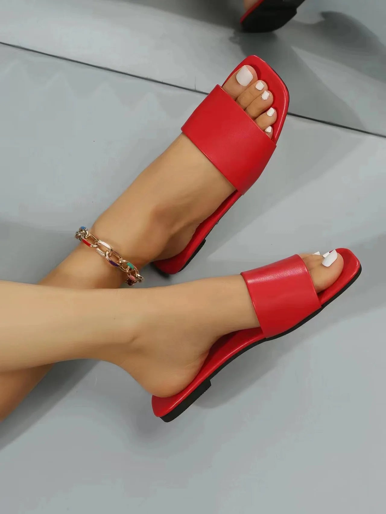 Women Fashion Sandals 2025 New Summer Flat Shoes Square Toe Slip-on Girls Indoor Street Slippers Plus Size Beach Slides.