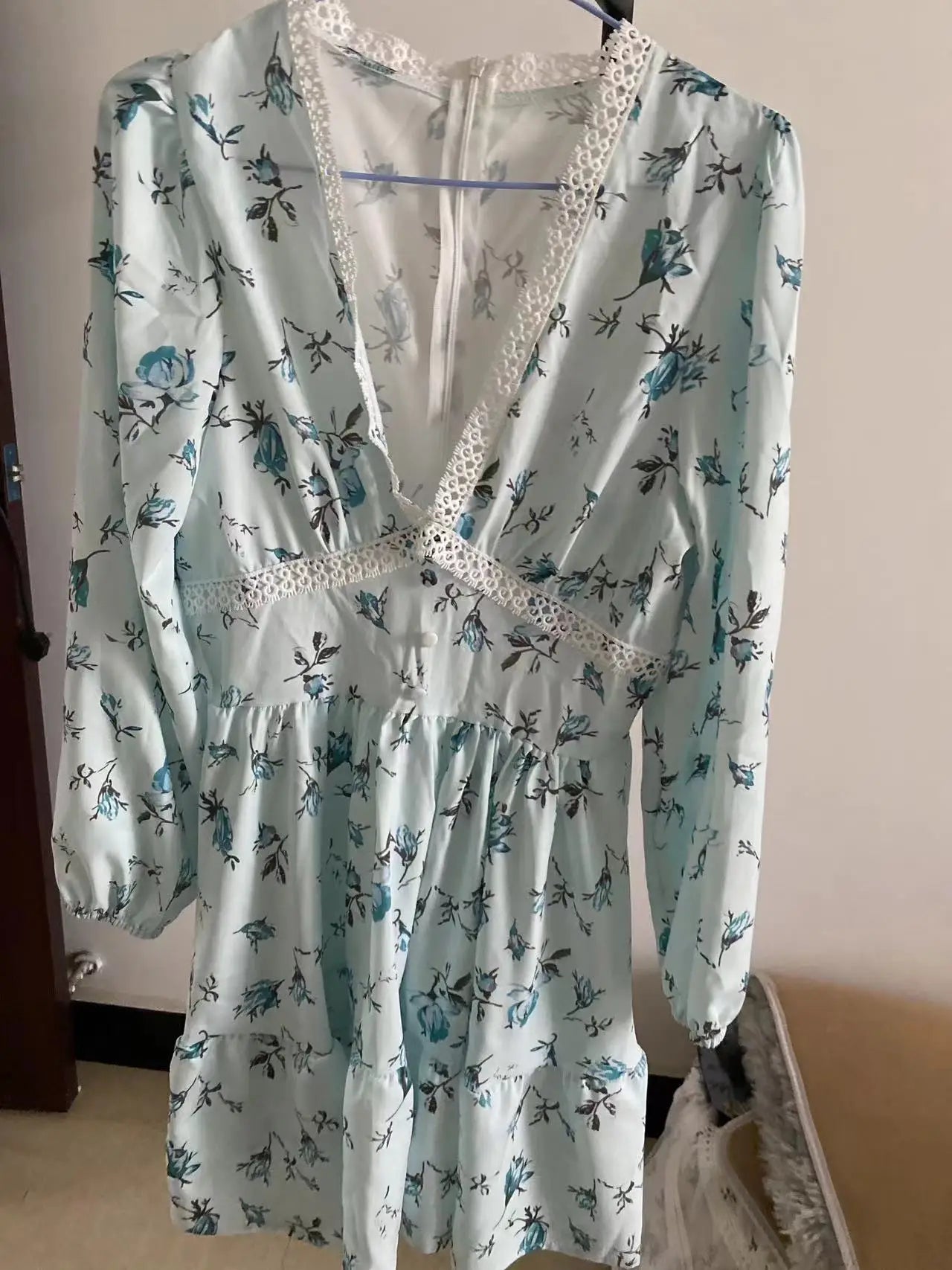 Frühling Herbst frauen Neue Kleid Temperament Süße Druck V-ausschnitt Laterne Hülse Spitze Hohe Taille Kurzes Kleid.