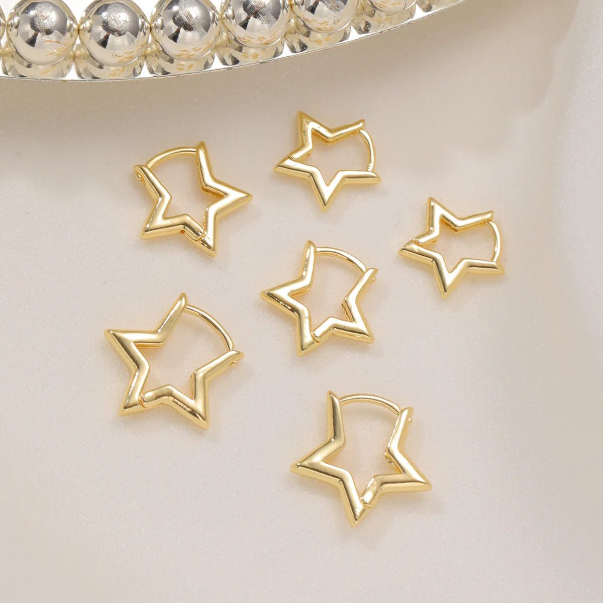 6Pcs/Set Fashion Simple Smooth Star Hoop Earrings for Women European Unisex Piercing Gothic Rock Jewelry Ear Buckles.