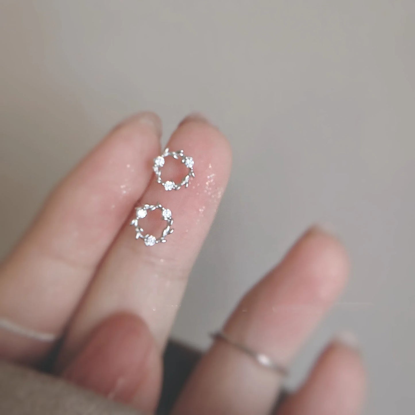 925 Silver Needle Mini Snowflake Flower Cubic Zirconia Earrings Ear Bone Nail Piercing Ear Jewelry Children's Earrings.