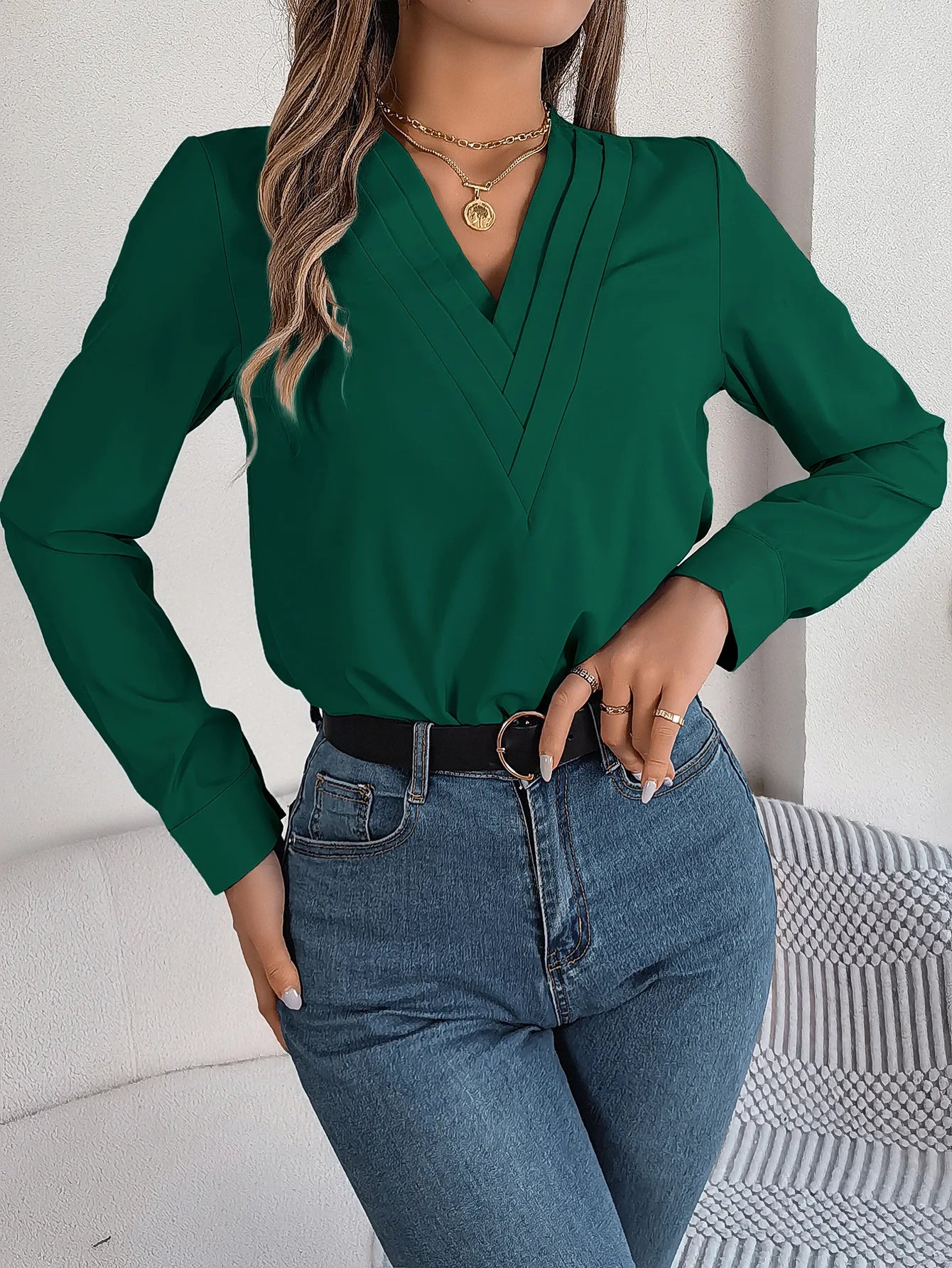 Summer And Autumn Women's Casual Shirt, Commuting Style Solid Color V-neck Long Sleeve Shirt Top.