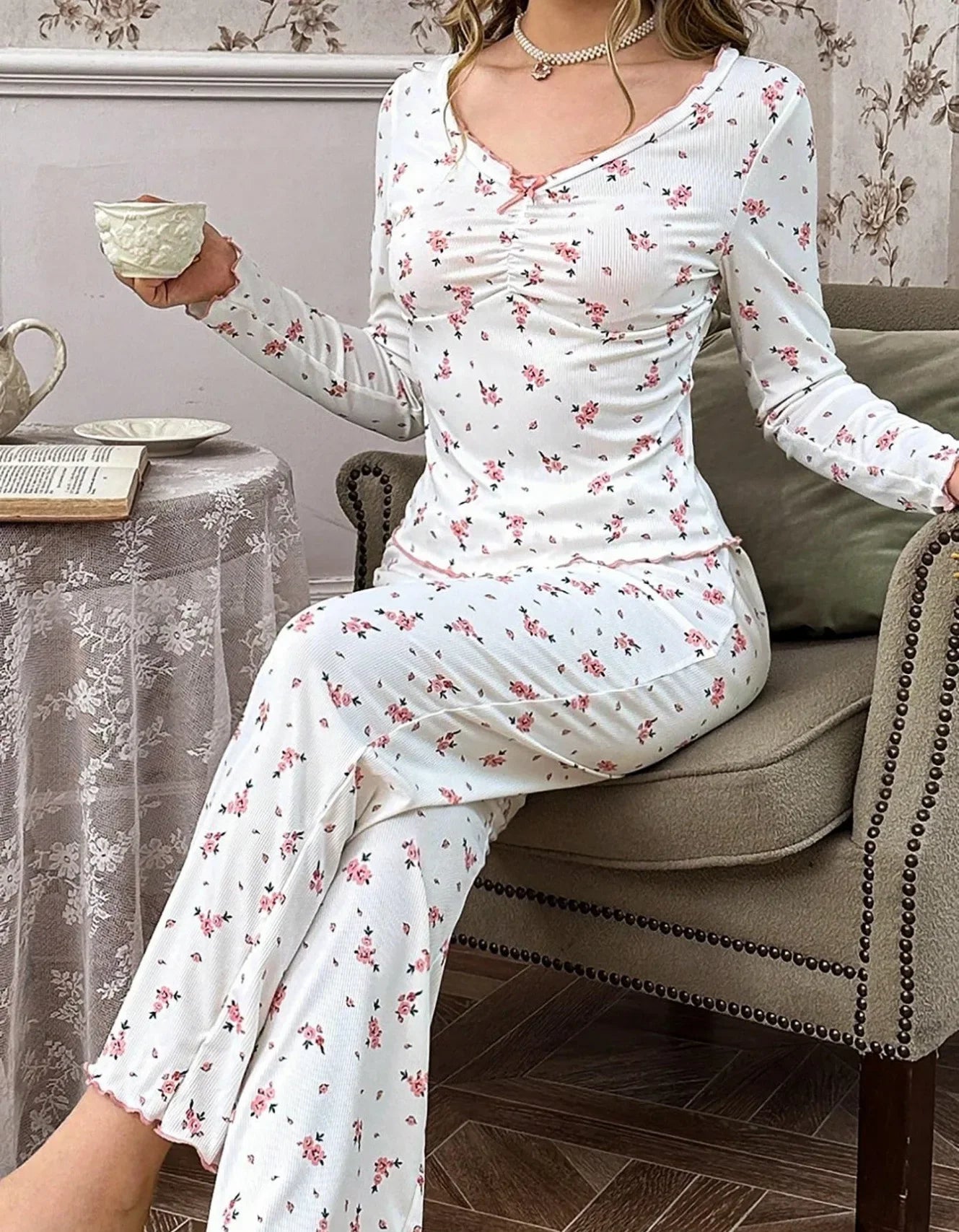 Autumn Winter Sleepwear Women Pajamas Set Round Neck Floral Printed Long Sleeve Tops and Trousers Home Wear Loungewear.