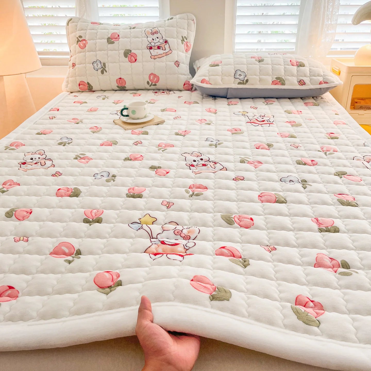 Winter Milk Velvet Mattress Toppers Thicken Quilted Bedsheet Student Bedspreads Washable Mattress Cover Queen Bedding Coverlets