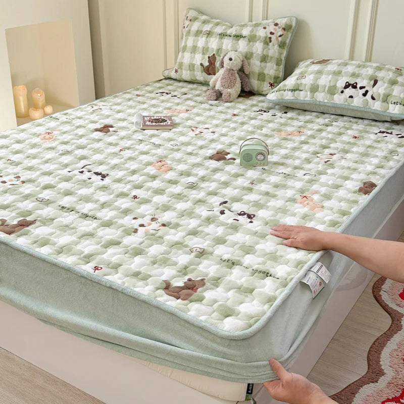 Quilted Velvet Bed Cover Printed Bedspread for Home Winter Mattress Protector Thicken Bed Linen 매트리스 커버 (No Pillowcase).