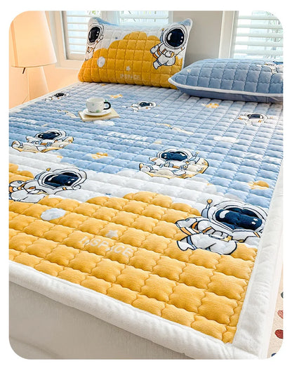 Winter Milk Velvet Mattress Toppers Thicken Quilted Bedsheet Student Bedspreads Washable Mattress Cover Queen Bedding Coverlets.