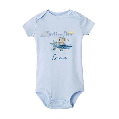 Benutzer definierte Name Erste Zeit Flyer & Bär Flugzeug drucken Baby Bodysuit lässig Kurzarm Säugling Stram pler Baby Souvenir Geschenke Kleidung.