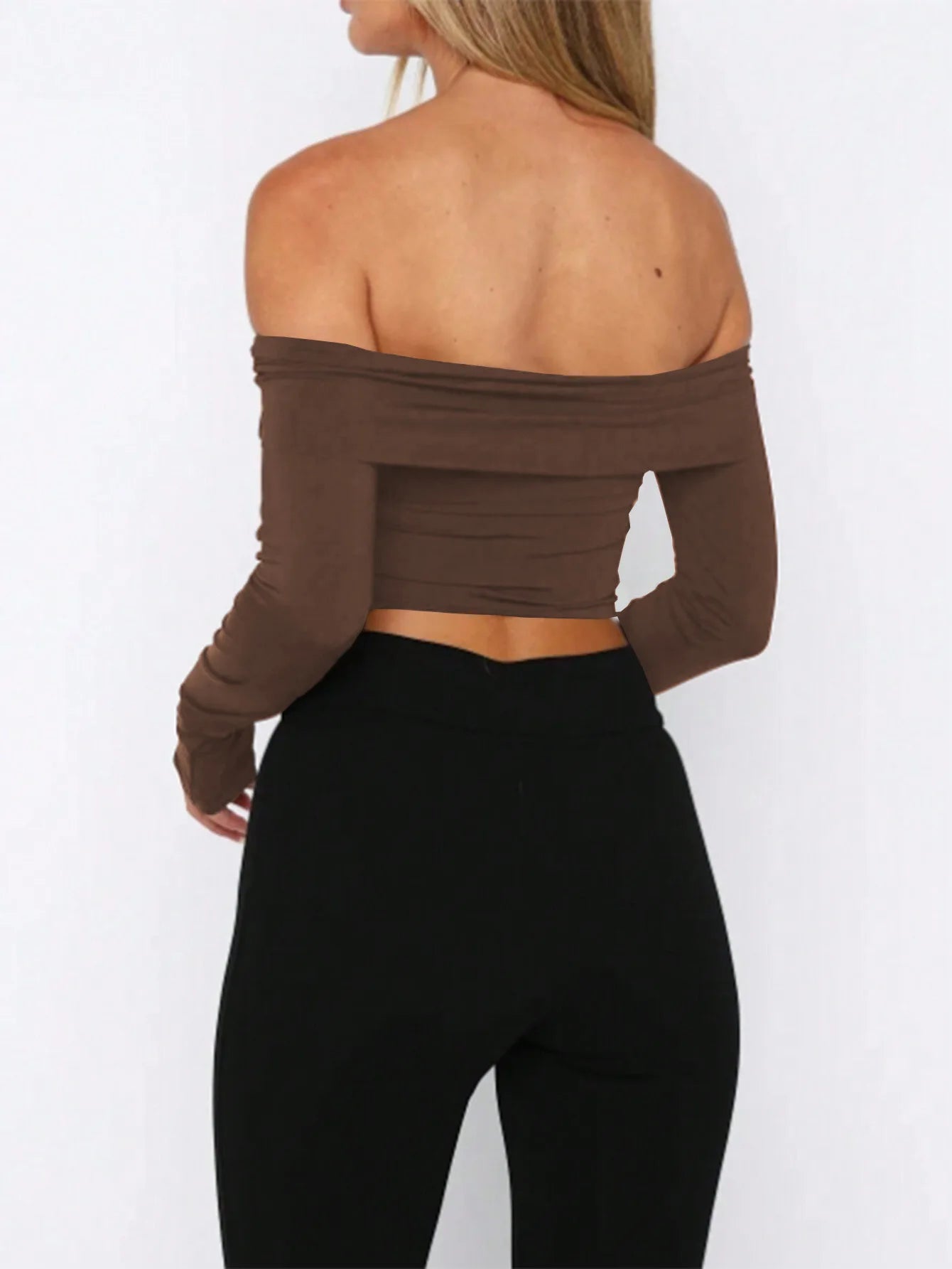 Hot-selling women's T-shirt with a unique and trendy style, a one-shoulder off-the-shoulder short, long-sleeved, solid-color top.