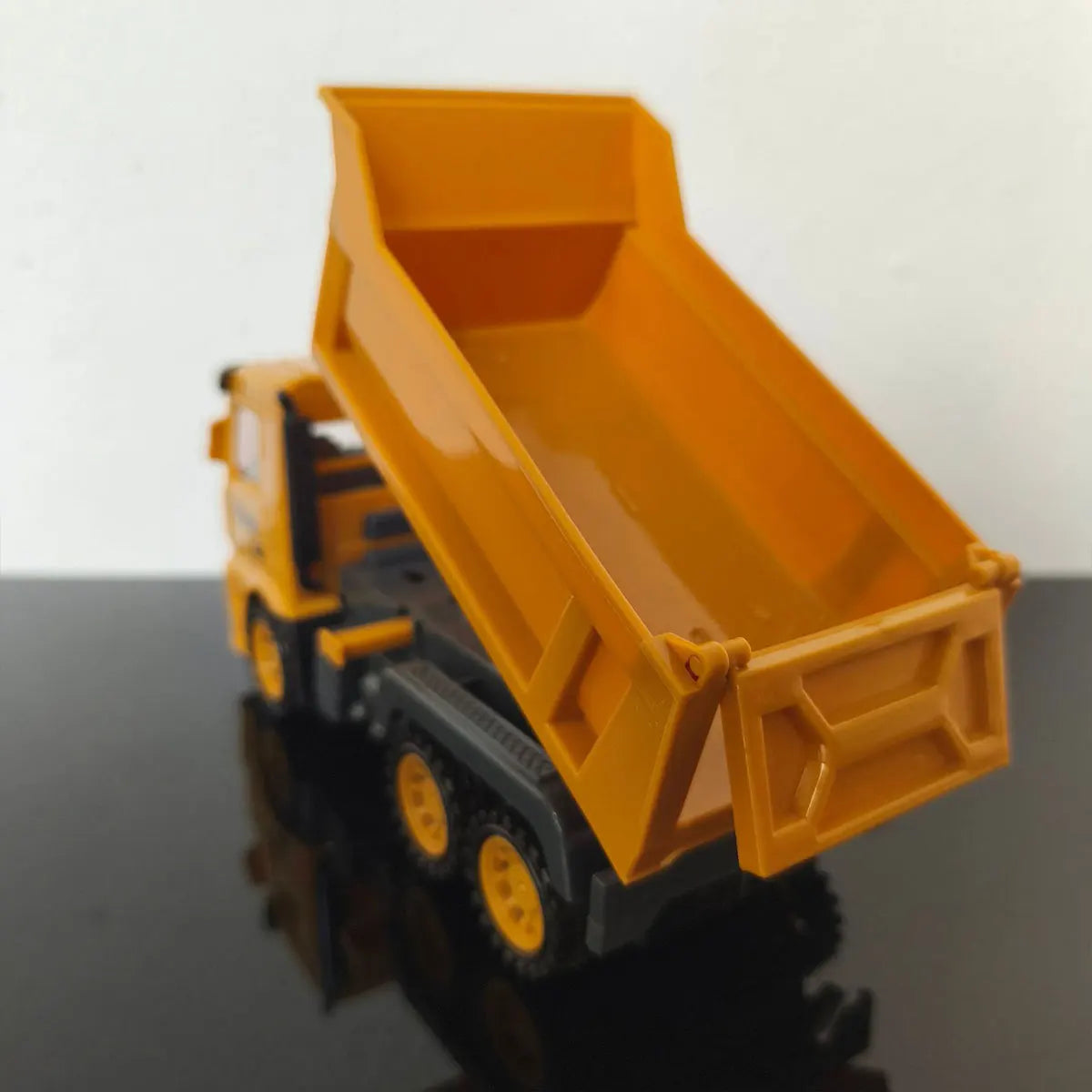 1 PCS Engineering Vehicle Toy for Children Inertial Model Play Plastic Car Kid Mixer Truck Crane Bulldozer Excavator Boy Gift.