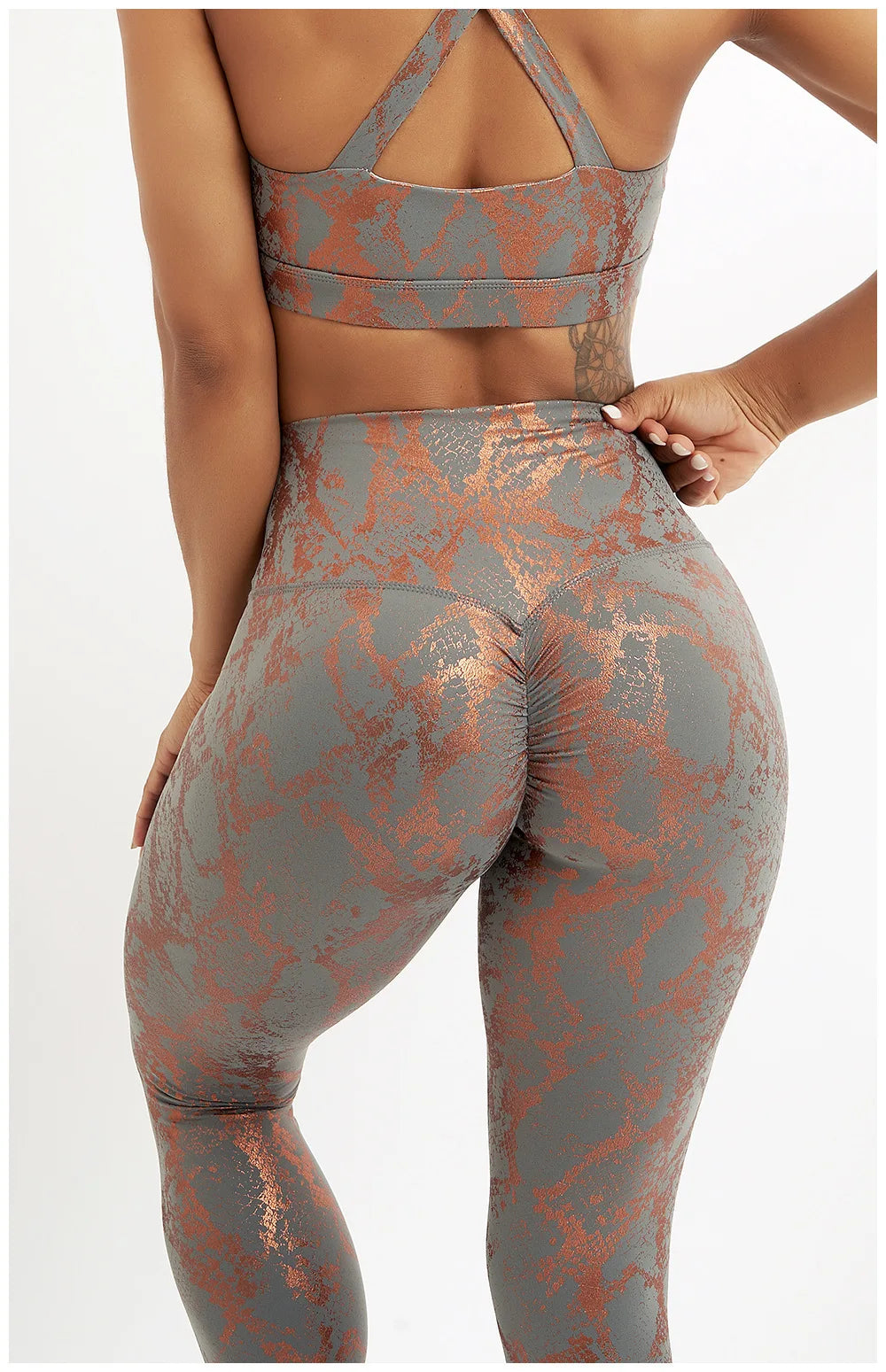 Snake Printed Yoga Pants Gilded Stretch Buttocks Sexy Casual Skinny Pants  For Women High Waist Elastic Fitness Sporty Leggings.