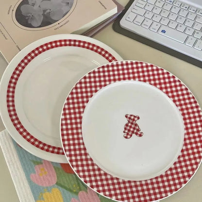 INS High Beauty Plate Vintage French Red Checkered Bear Plate Cute Ceramic Round Plate Dessert Breakfast Creative Dish Circular.