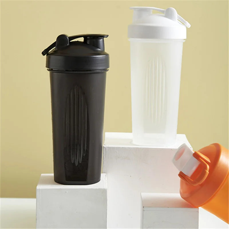 600ml Portable Protein Powder Shaker Bottle Leak Proof Water Bottle for Gym Fitness Training Sport Shaker Mixing Cup with Scale.