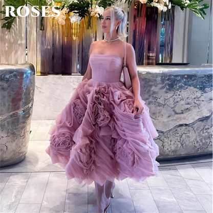 ROSES Lila Elegantes, wunderschönes Ballkleid, trägerloses formelles Tüllkleid mit Falten, gestuftes A-Linien-Abendkleid von Sezuza), maßgeschneidert.