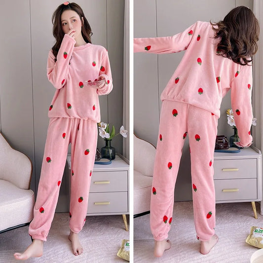 Warme Damen-Nachtwäsche für den Winter, bedruckt, Erdbeere, O-Ausschnitt, Korallensamt-Pyjama, Loungewear, zweiteiliges Set, süße Damen-Pyjamas