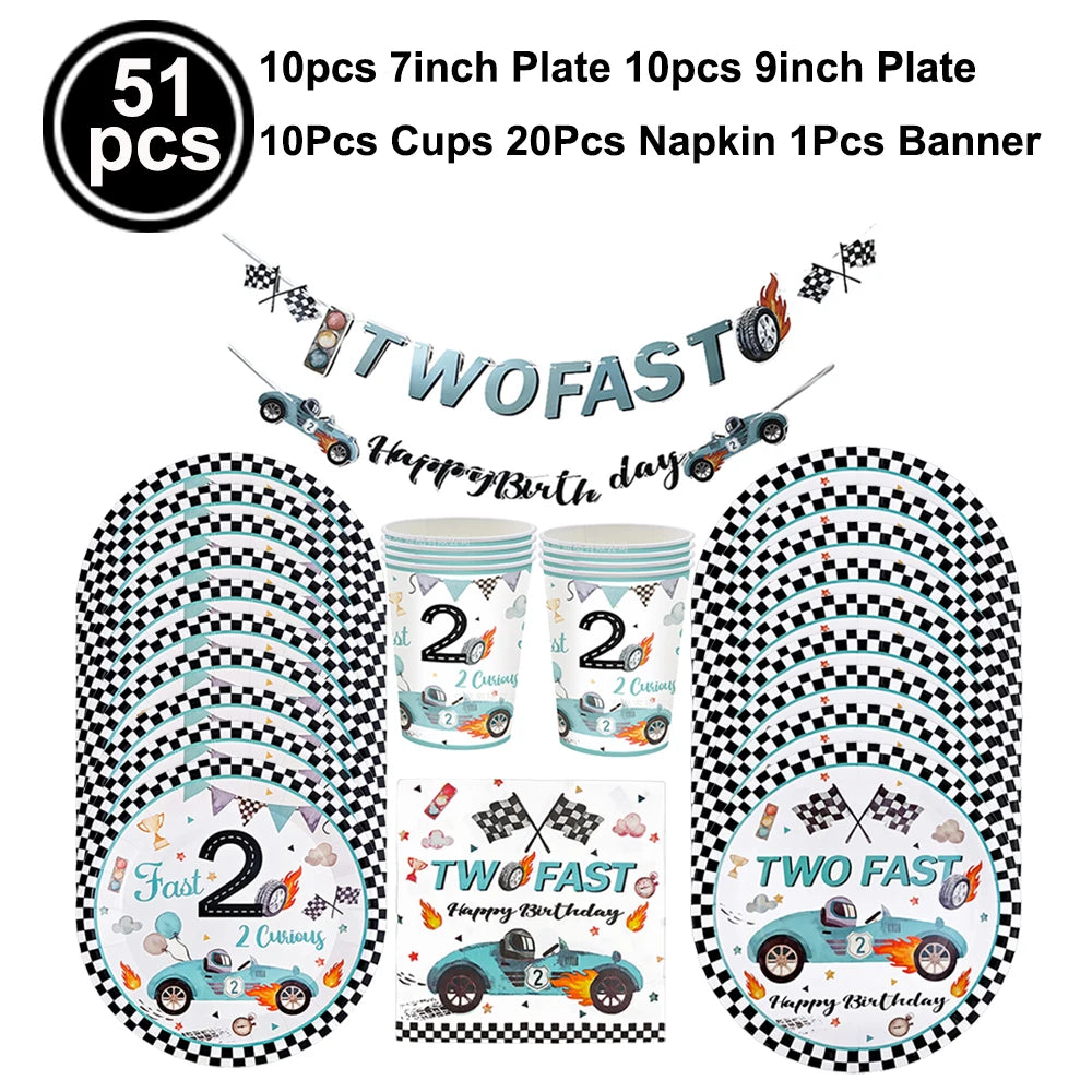Rennwagen-Thema, zwei schnelle Jungen, Partydekorationen zum 2. Geburtstag für Rennwagen, karierte Flaggen, Rennrad, Einweggeschirr