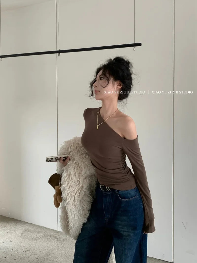 SexySpicy Girl Style Blackoff-the-Shoulder Long Sleeve T-shirt Slimming Smooths Your Silhouette Nefarious Crossbody Top For Wome.