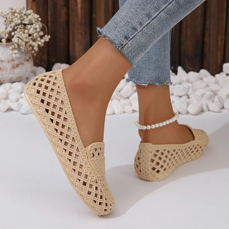 New Summer Style Fashionable and Comfortable Flat-soled Casual Outer Wear Non-slip Fashionable Toe-cap Sandals for Women.