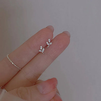 925 Silver Needle Mini Snowflake Flower Cubic Zirconia Earrings Ear Bone Nail Piercing Ear Jewelry Children's Earrings.