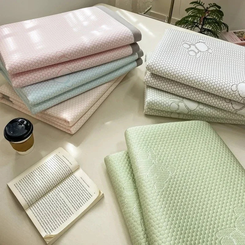 Summer Cooling Quilted Mattress Protector Cover Thickened Breathable Mattress Topper for Single Double Queen King Size Bed.