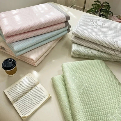 Summer Cooling Quilted Mattress Protector Cover Thickened Breathable Mattress Topper for Single Double Queen King Size Bed.