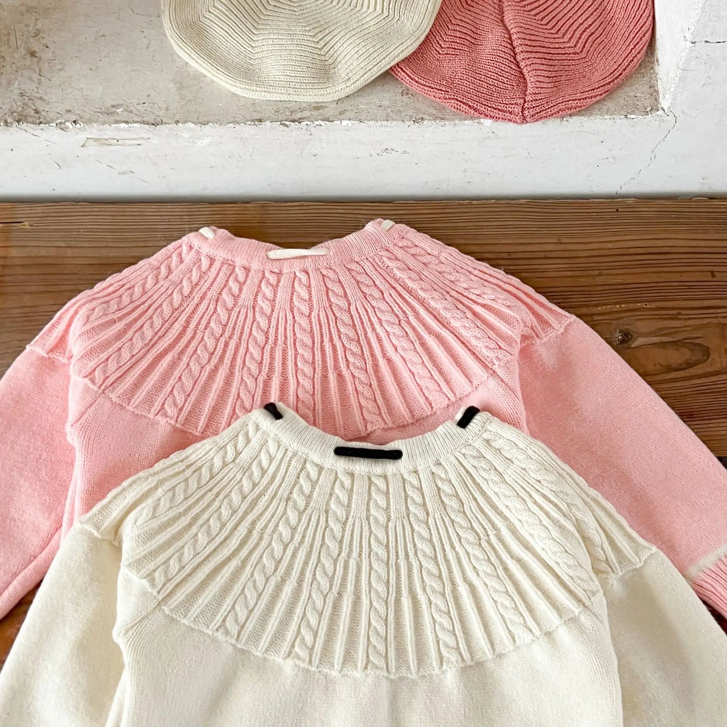 Ins Mädchen Baby reine Baumwolle Lotusblatt Kragen Top Bauch Hosen Pullover Set für Kinder Herbst und Winter Wärme Set.