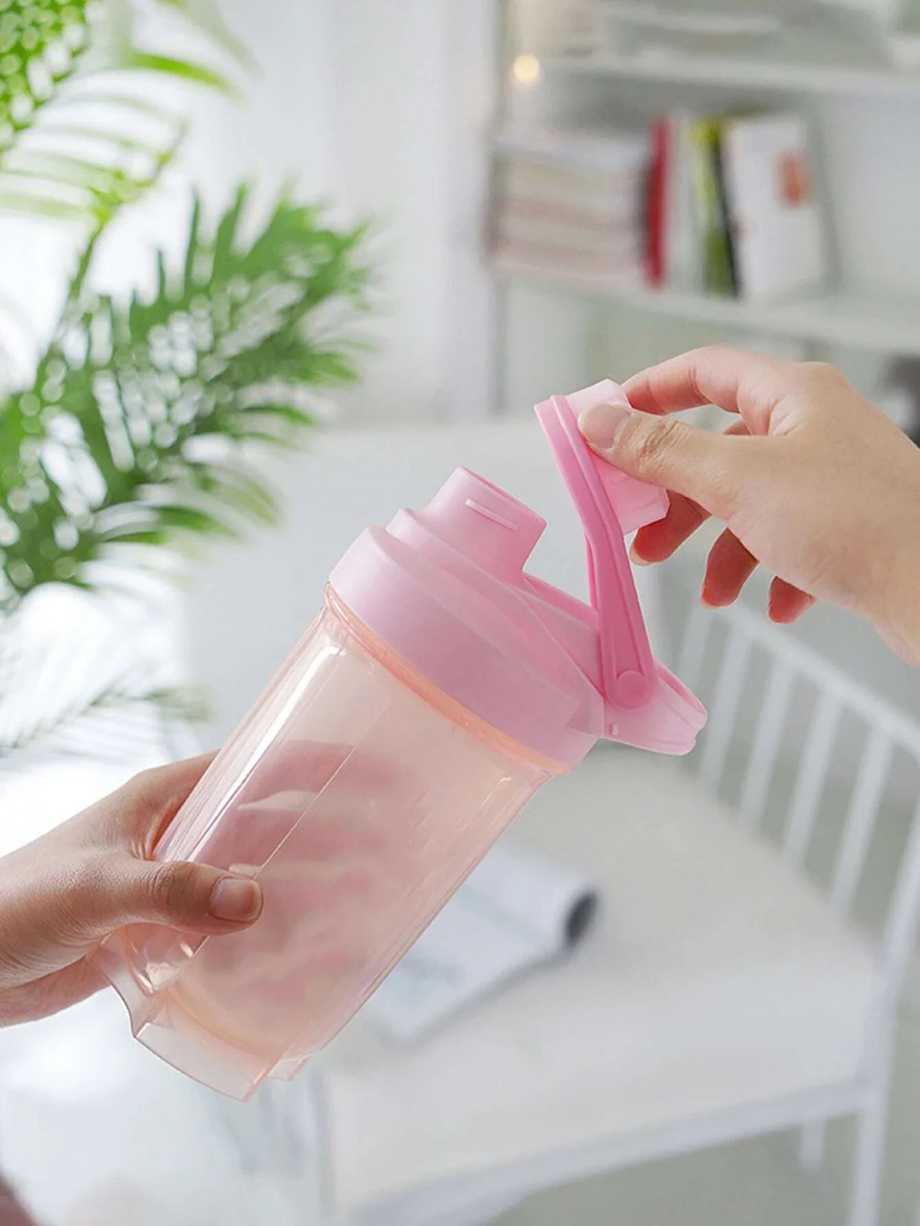 1pc 16.9oz/500ml Shaker Protein Bottle Powder Shake Cup Water Bottle Plastic Mixing Cup Body Building Exercise Bottle.