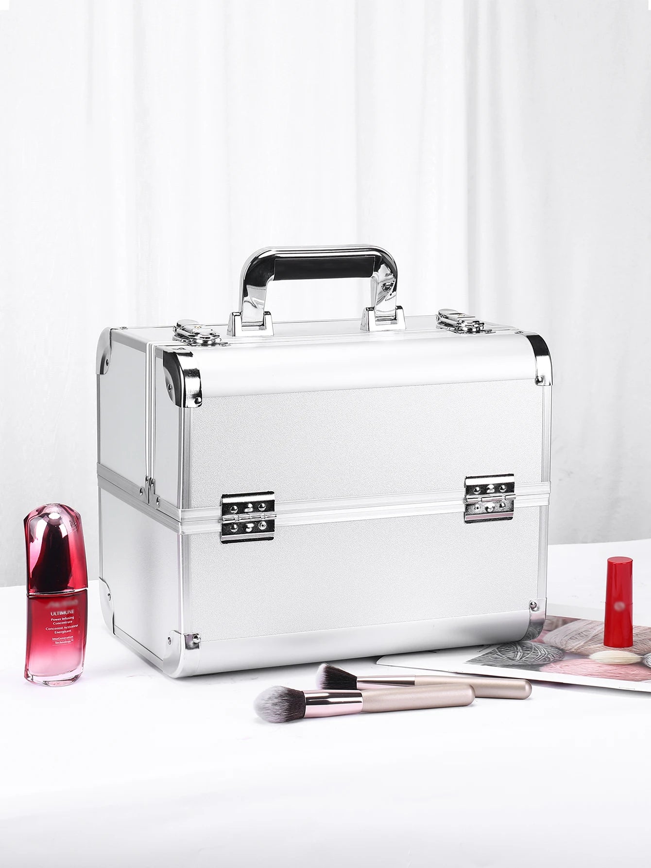 Makeup Train Case Aluminum Alloy Case Pedicure Tool Box with Handle Cosmetic Box Portable Makeup Case Organizer.