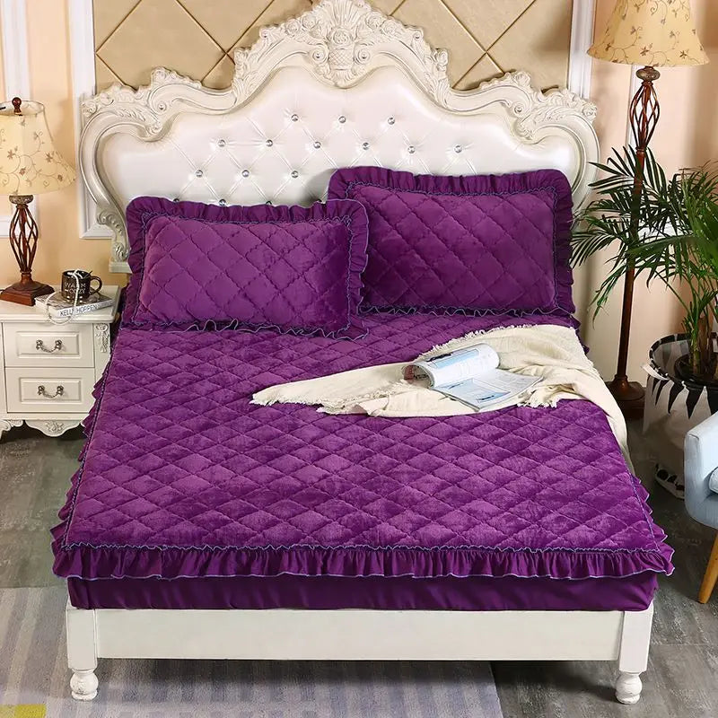 Fashion Flannel Bed Fitted Sheet Quilted Mattress Cover Soft and Comfortable Lace Fit Elastic Band Bed Sheet.
