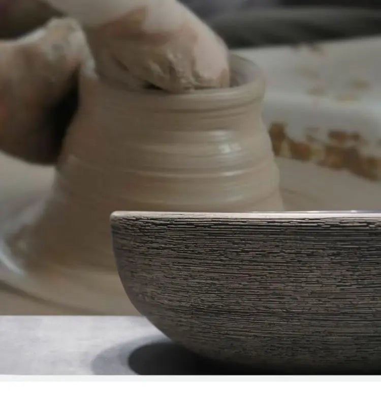 Jingdezhen Keramikgefäßwaschbecken – handgefertigtes rustikales Schwarz- und Sandkunstwaschbecken mit Spritzschutz-Design für den Badezimmer-Waschtisch individuell anpassbar