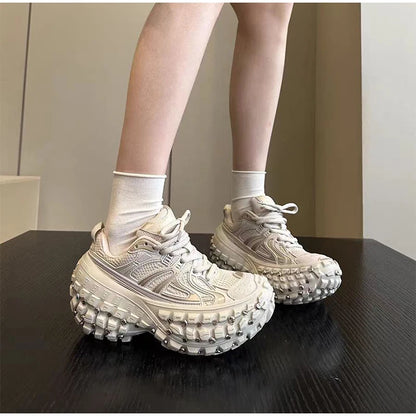 Fashion Brand Men's Or Women's Thick-soled Sports Shoes 2025 Spring New Rivet Design Couple Sports Shoes Breathable Casual Shoes.