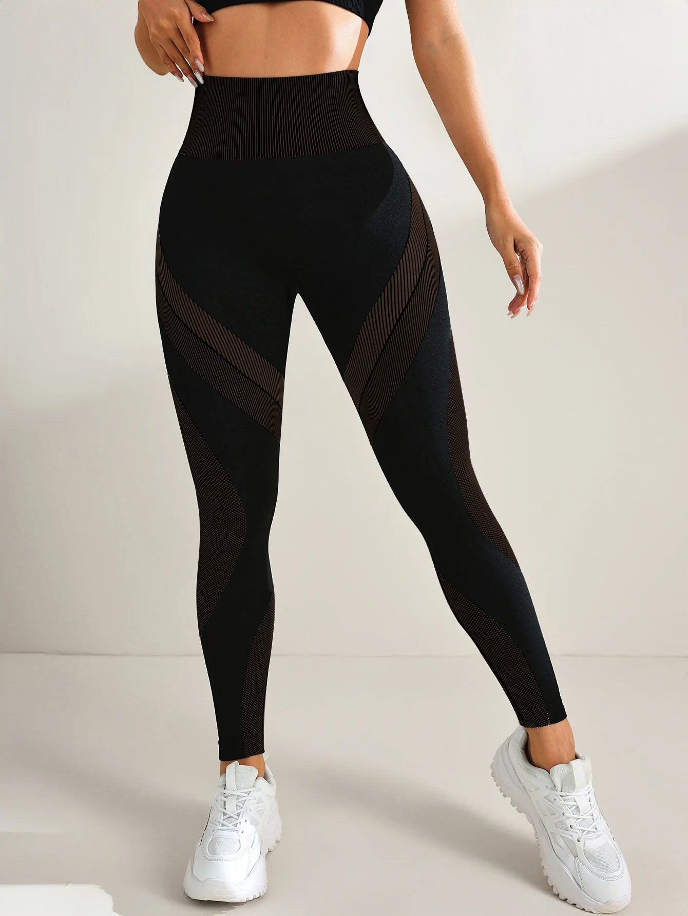 Seamless Breathable High Waisted Contrasting Yoga Pants Women Tight Fitting Hip Lifting Black Long Striped Sports Yoga Leggings.