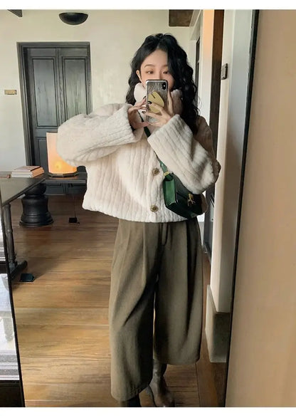 2025 Winter Fashion Stand Collar Warm Plush Short Jacket Women Autumn Retro Street Thickened Loose Harajuku Casual Short Jacket.