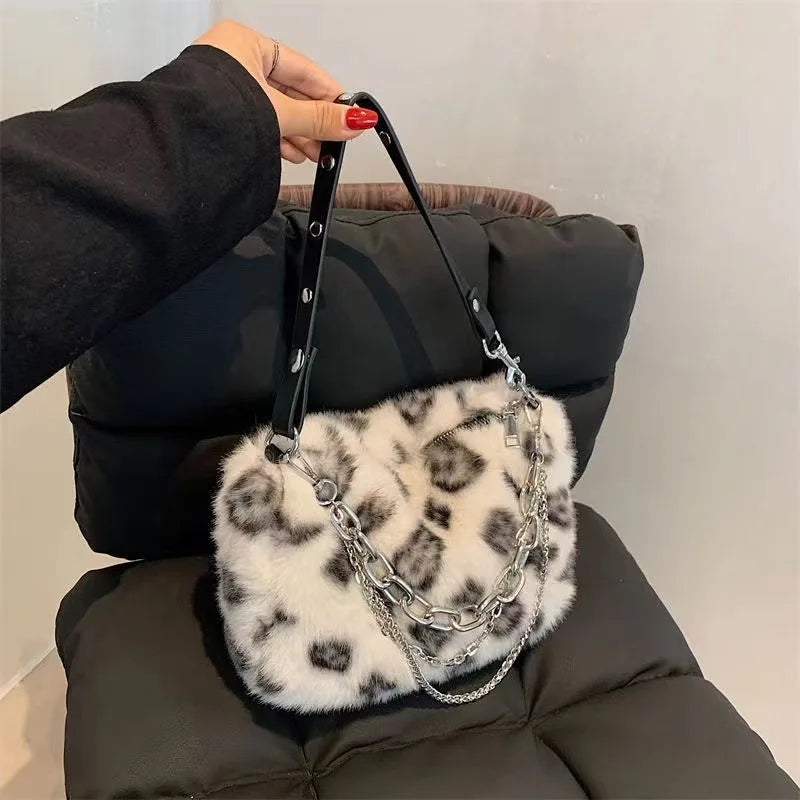 New Faux Fur Leopard Shoulder Bag Women's Autumn Winter Chain Handbags Ladies Leopard Print Clutch Purses Fluffy Top Handle Bags.