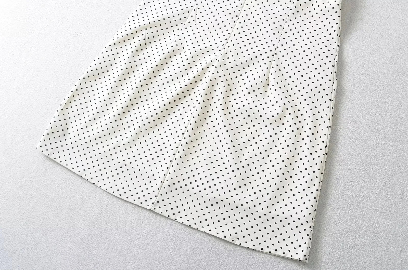 Luxus-Kleider für Damen, 2022, Sommer, kurzes Kleid, sexy, französisches Minikleid, kurzes Puffärmel-Minikleid mit Schleifendetail, Punktedruck.